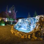 Вид на фонтан в вечернее время