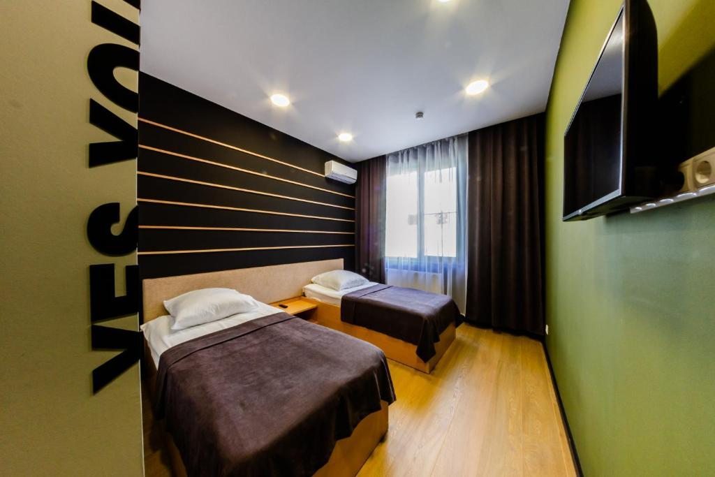 Двухместный (Двухместный номер с 2 отдельными кроватями и собственной ванной комнатой) отеля AFT, Владикавказ