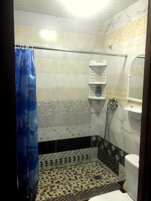 Двухместный (Двухместный номер с 2 отдельными кроватями и ванной комнатой) отеля Миллениум, Новороссийск