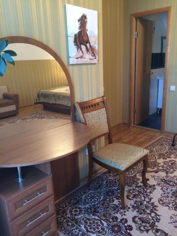 Трехместный (Трехместный номер Делюкс с видом на море) гостевого дома Южный, Новороссийск