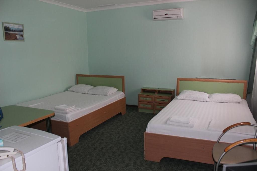Двухместный (Двухместный номер с 2 отдельными кроватями и ванной комнатой) отеля Гелион, Барнаул