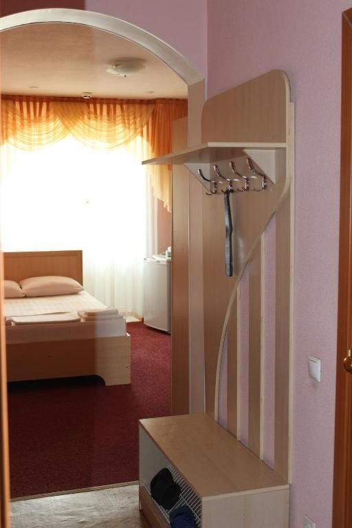 Двухместный (Двухместный номер с 1 кроватью и балконом) отеля Гелион, Барнаул