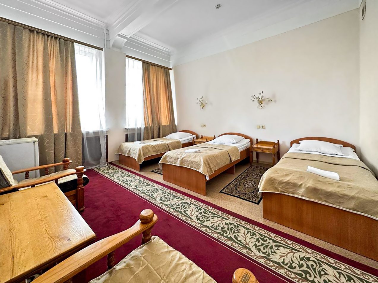 Трехместный (Койко-место в экономе 3-местном) гостиницы Smart Hotel КДО Новосибирск