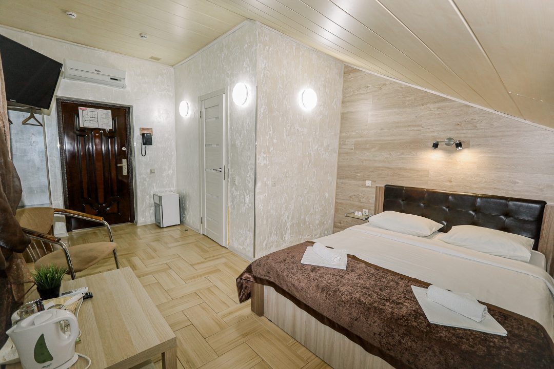 Двухместный (Двухместный номер «Комфорт» с 1 кроватью) гостевого дома Бархат, Ижевск