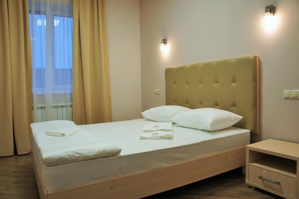 Двухместный (Двухместный номер «Комфорт» с 1 большой кроватью) отеля B&B HOTEL, Краснодар