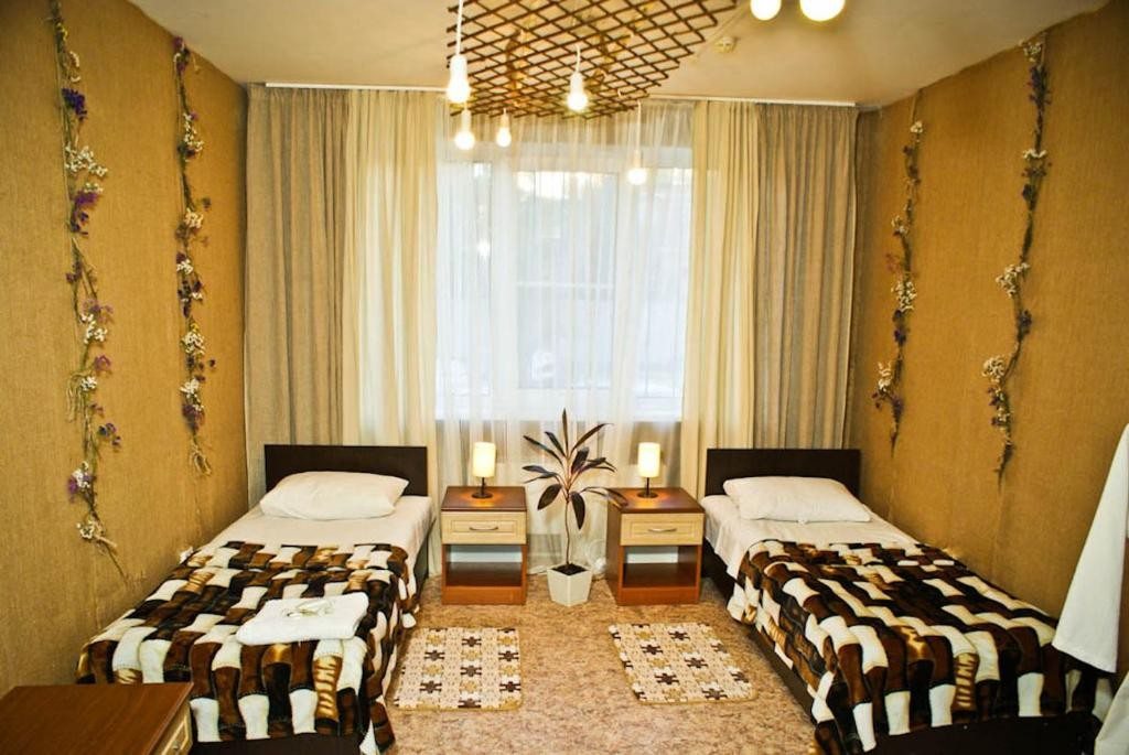 Двухместный (Стандартный двухместный номер с 2 отдельными кроватями и общей ванной комнатой) отеля Эврика, Краснодар