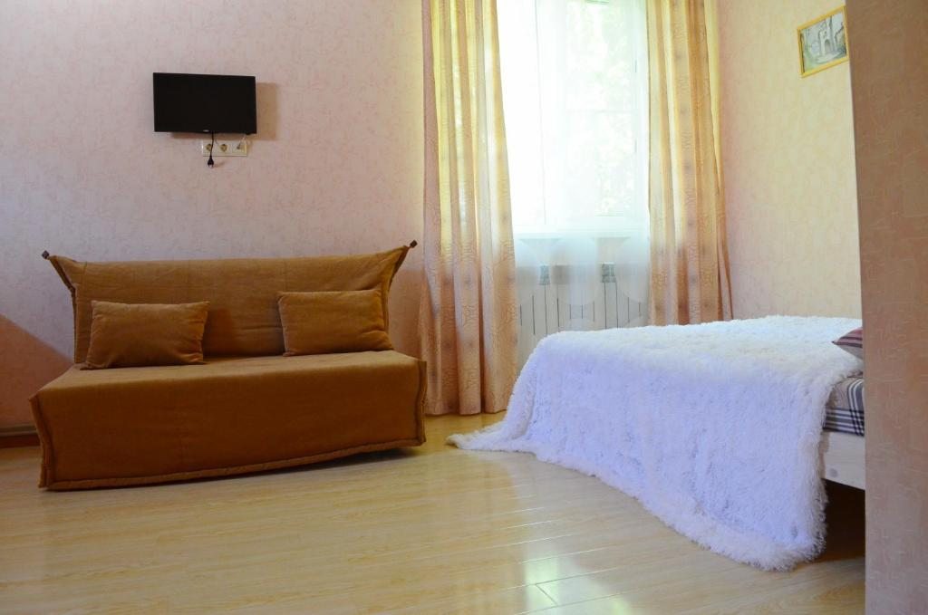 Трехместный (Трехместный номер с основными удобствами) гостевого дома на Троицкой, Краснодар