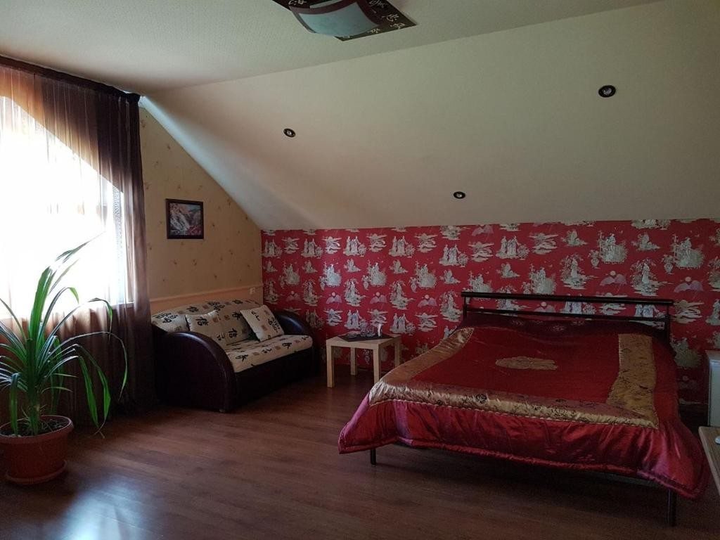 Двухместный (Двухместный номер с двуспальной кроватью и дополнительной кроватью) гостевого дома Рим, Краснодар