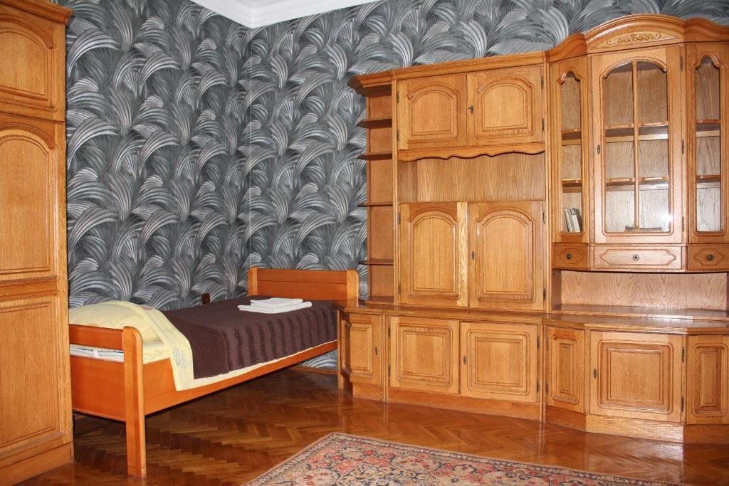 Двухместный (Бюджетный двухместный номер с 2 отдельными кроватями и общей ванной комнатой) гостевого дома Владимир, Краснодар