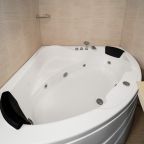 Люкс (Двухкомнатный с ванной), Отель Лабиринт