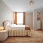 Люкс (Двухкомнатный с ванной), Отель Лабиринт