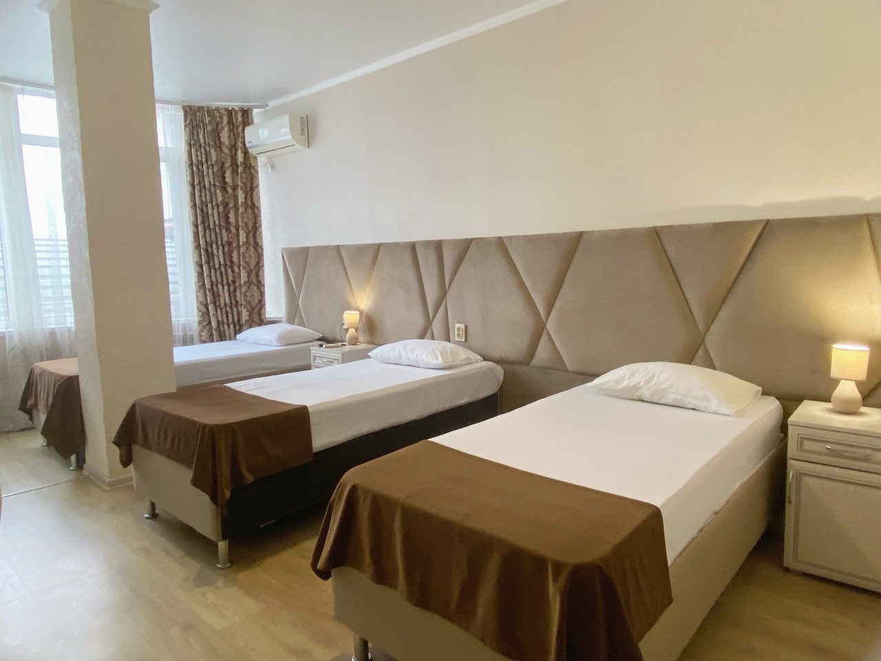 Трехместный (Улучшенный стандарт ( три раздельные кровати)), Отель Лабиринт