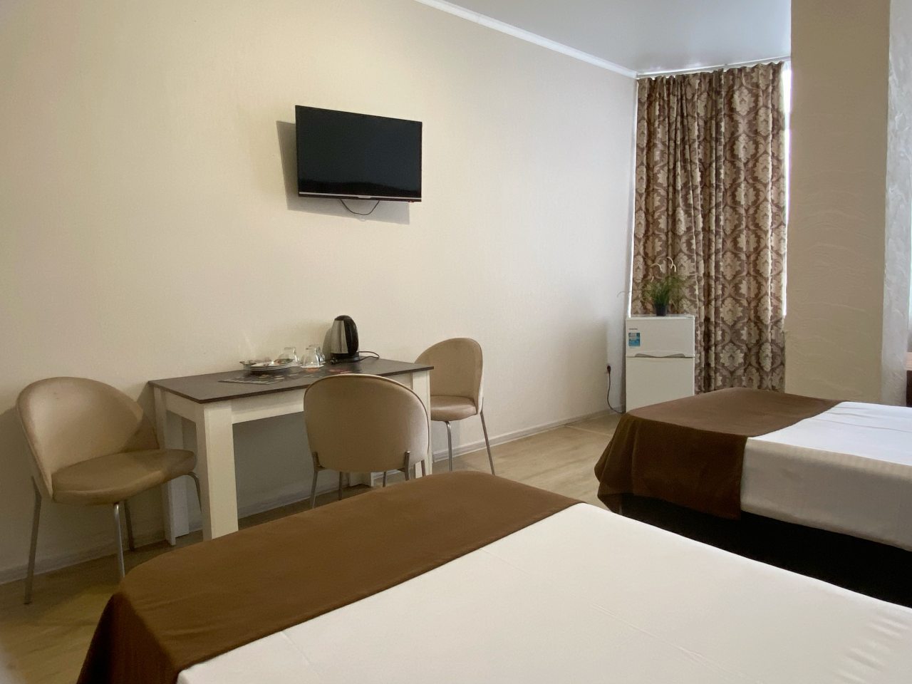 Трехместный (Улучшенный стандарт ( три раздельные кровати)), Отель Лабиринт