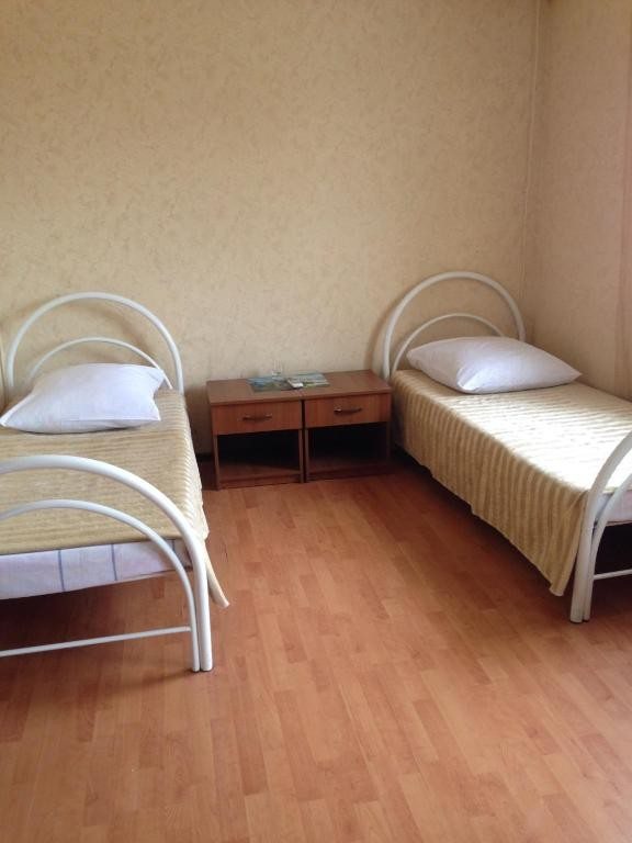 Двухместный (Двухместный номер с 2 отдельными кроватями и общей ванной комнатой) гостиницы Rendezvous, Краснодар