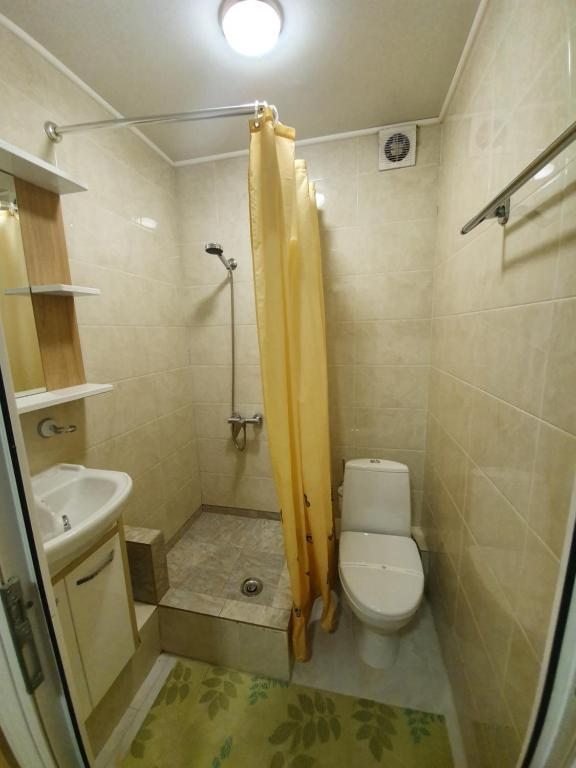 Двухместный (Двухместный номер эконом-класса c 1 кроватью и собственной ванной комнатой) отеля Гермес, Краснодар