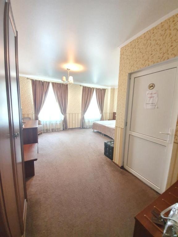 Двухместный (Двухместный номер Делюкс с 1 кроватью или 2 отдельными кроватями, вид на город) отеля Гермес, Краснодар