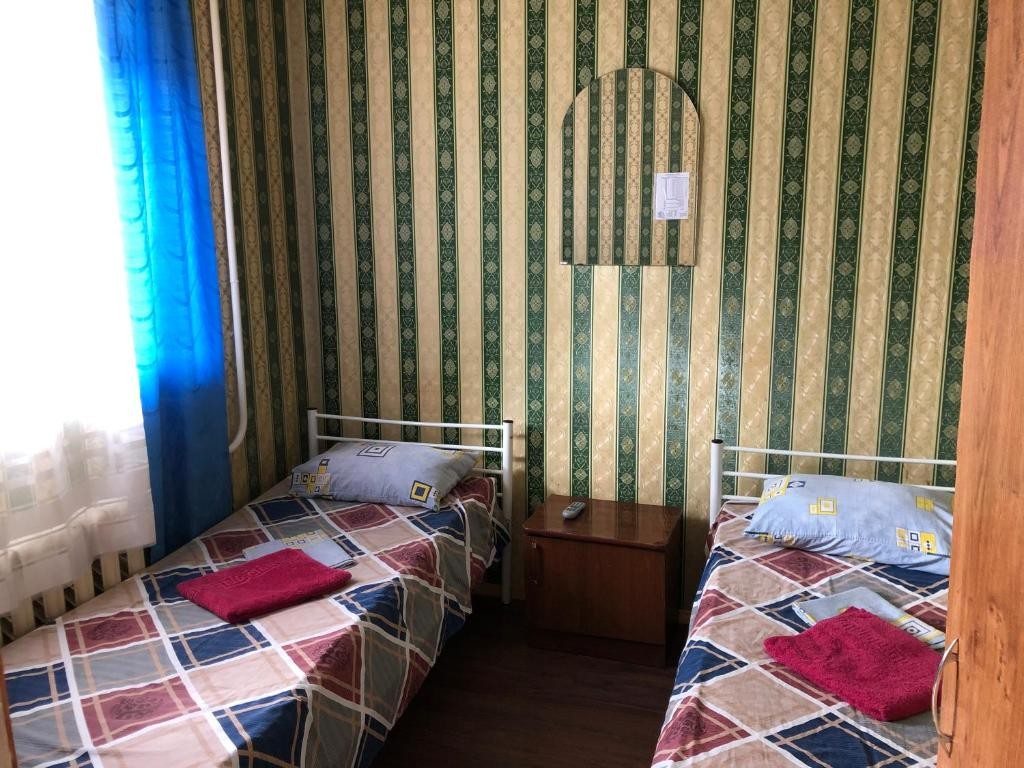Двухместный (Двухместный номер с 2 отдельными кроватями и общей ванной комнатой) мотеля Зимняя Вишня, Краснодар