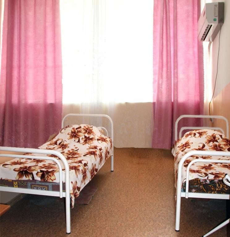 Двухместный (Бюджетный двухместный номер с 2 отдельными кроватями) отеля Краснодарская Бальнеолечебница