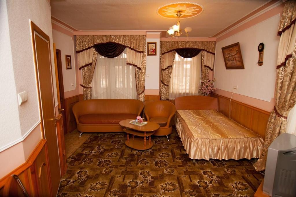 Семейный (Семейный номер с душем) гостевого дома Маяк, Краснодар