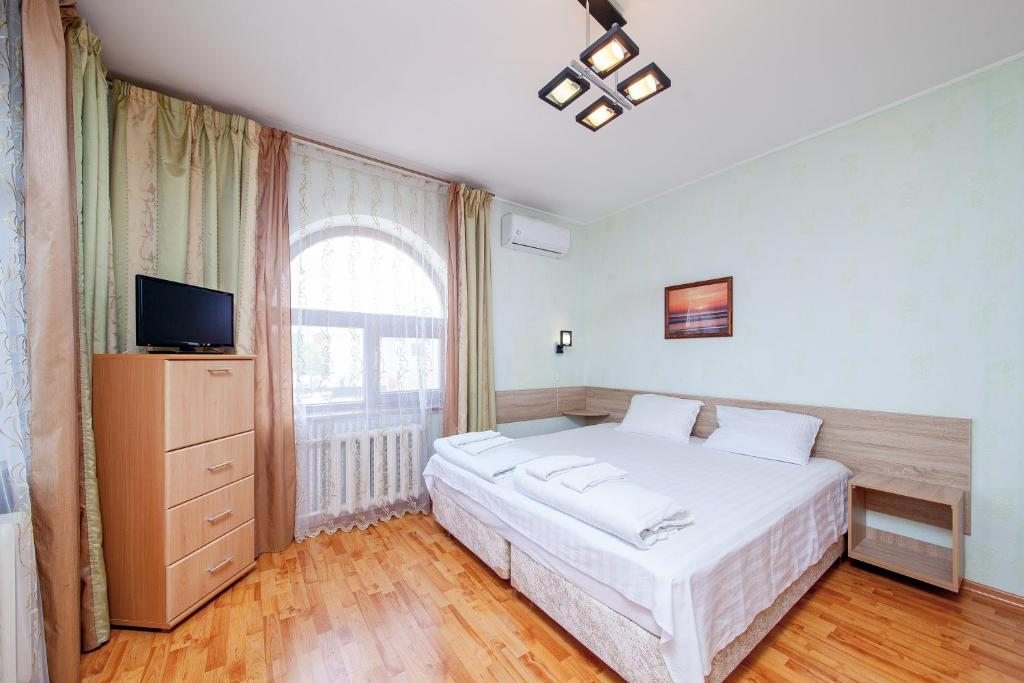 Двухместный (Двухместный номер с 1 кроватью или 2 отдельными кроватями и ванной комнатой) гостевого дома Семья, Краснодар