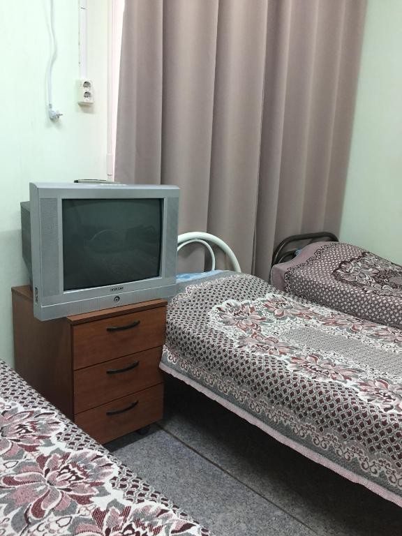 Номер (Односпальная кровать в общем номере для мужчин с общей ванной комнатой.) гостиницы Труд, Краснодар
