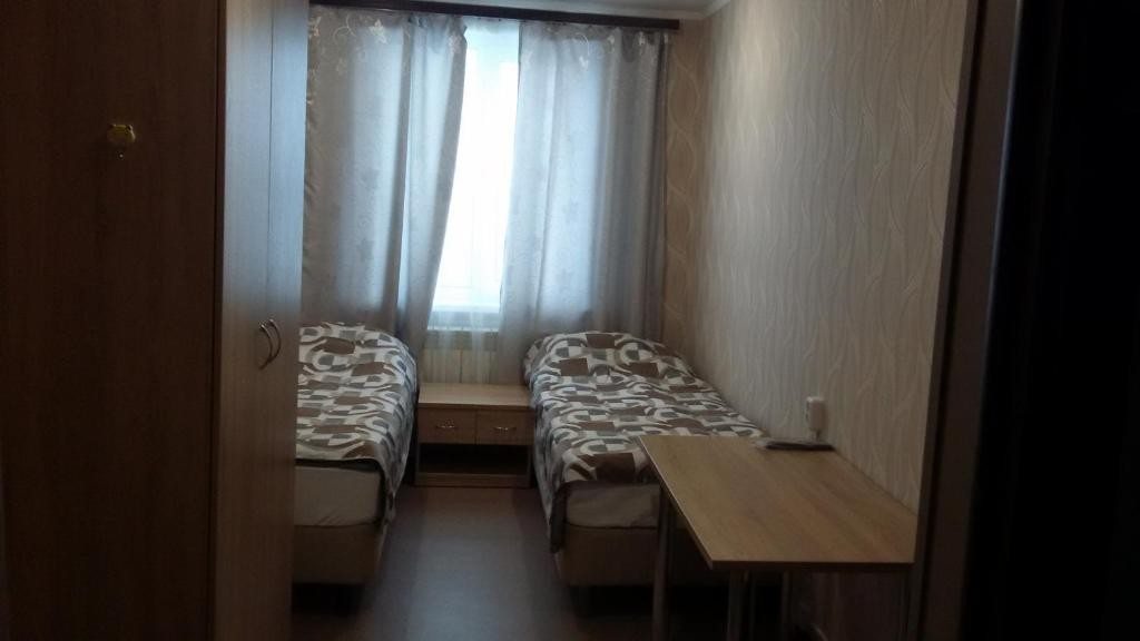 Двухместный (Двухместный номер с 2 отдельными кроватями и общим туалетом) отеля Приуралье, Лабытнанги