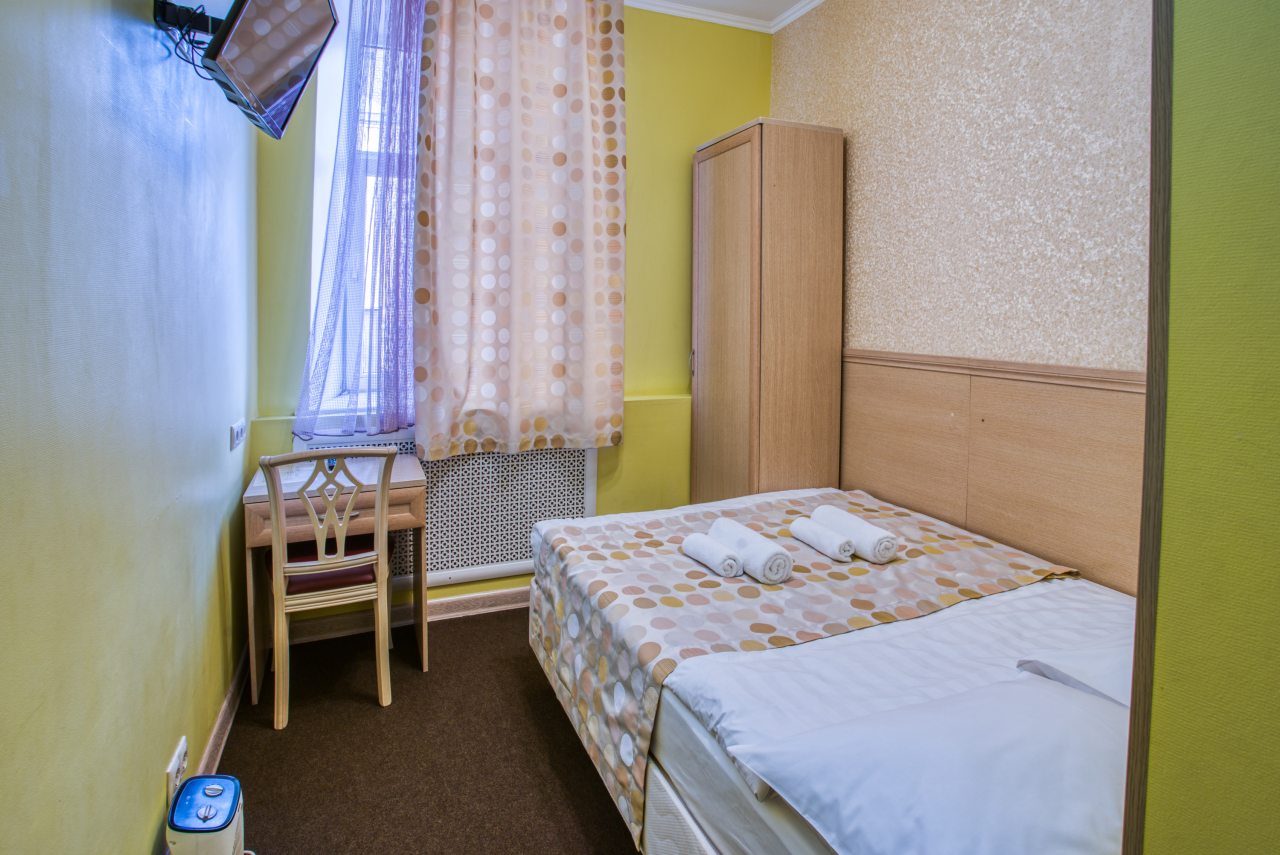 Двухместный (Небольшой двухместный номер Комфорт с 1 кроватью) гостиницы Москва Комфорт