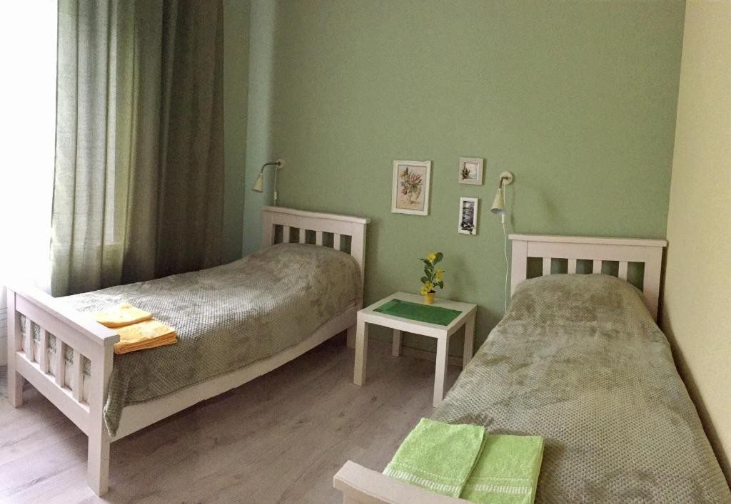 Двухместный (Стандартный двухместный номер с 2 отдельными кроватями и общей ванной комнатой) гостевого дома Сезонное настроение, Москва
