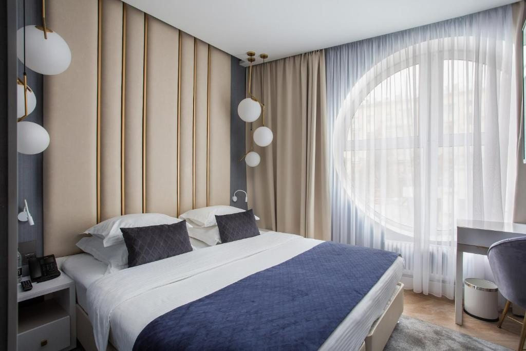 Двухместный (Двухместный номер с большой кроватью и с панорамным окном) гостиницы V Hotel, Москва