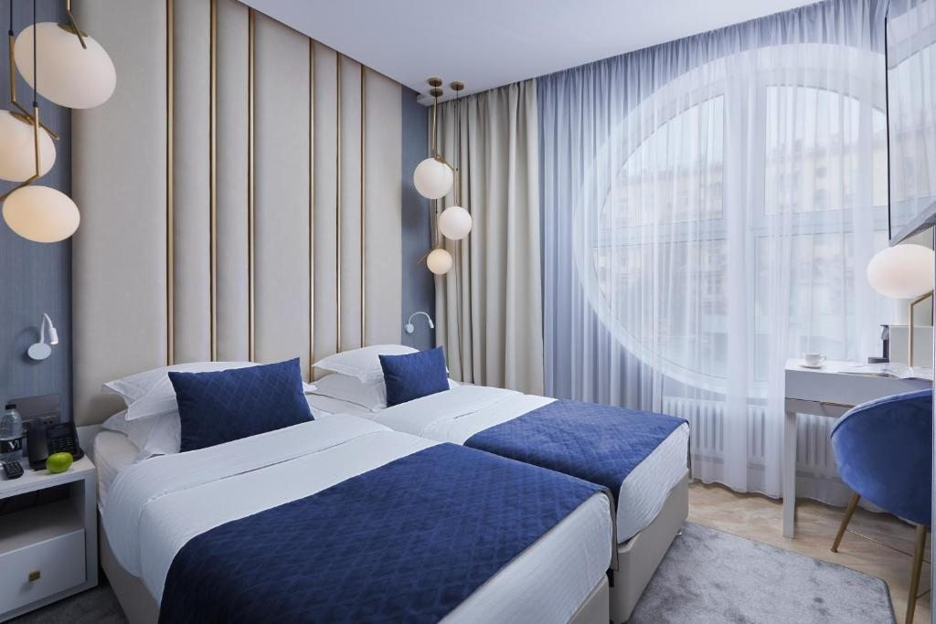 Двухместный (Двухместный стандарт с раздельными кроватями и панорамным окном) гостиницы V Hotel, Москва