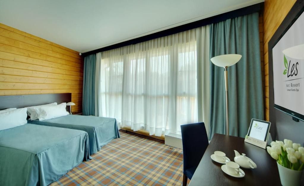 Двухместный (Двухместный номер с 1 кроватью или 2 отдельными кроватями) загородного отеля LES Art Resort, Дорохово