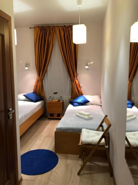 Двухместный (Двухместный номер с 2 отдельными кроватями и душем) отеля Carat Inn, Санкт-Петербург