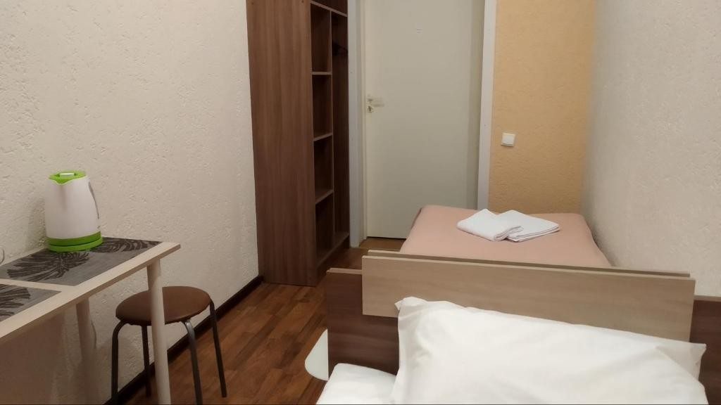 Двухместный (Двухместный номер с 2 отдельными кроватями и общей ванной комнатой) гостевого дома Невский 154, Санкт-Петербург