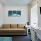Двухместный (Улучшенный номер с кроватью размера «king-size»), STEPS HOTEL