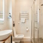 Двухместный (Улучшенный номер с кроватью размера «king-size»), STEPS HOTEL