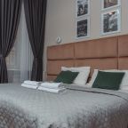 Уютная комната с двуспальной кроватью и собственной ванной