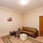 Апартаменты (Люкс с балконом и кухонной зоной), Гостевой дом Балашиха