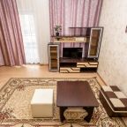 Апартаменты (Люкс с балконом и кухонной зоной), Гостевой дом Балашиха