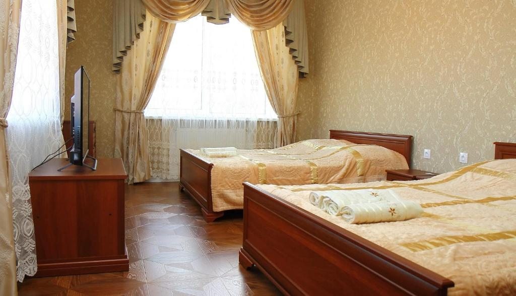 Четырехместный (Номер Делюкс с 2 кроватями размера «queen-size») отеля Классик, Балашиха
