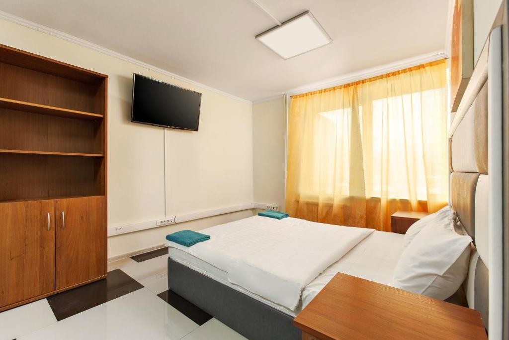 Двухместный (Двухместный номер с двуспальной кроватью с общими удобствами) гостиницы Crocus Tushino, Москва
