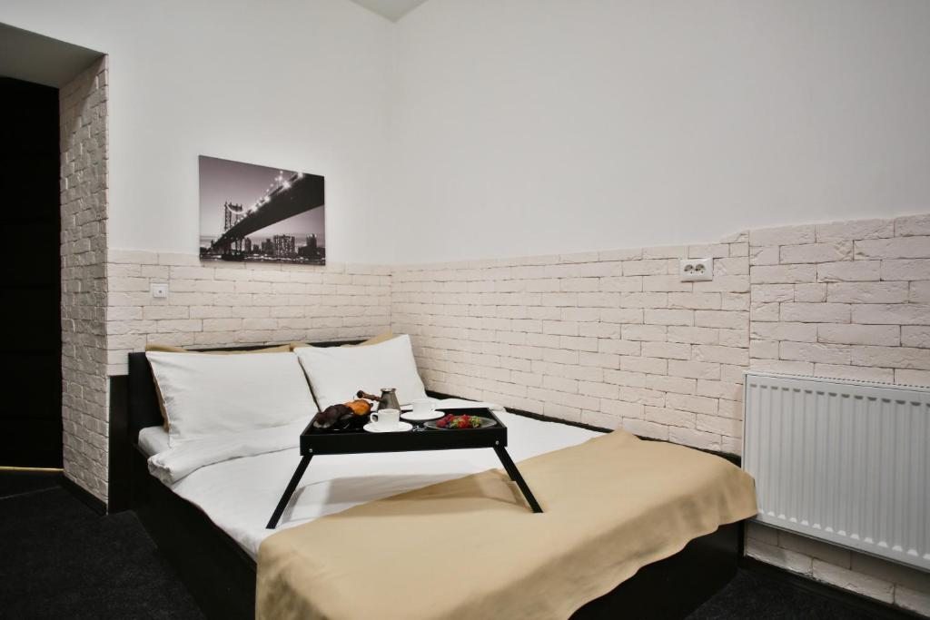 Двухместный (Двухместный номер с двуспальной кроватью и дополнительной кроватью) отеля Б-96, Санкт-Петербург