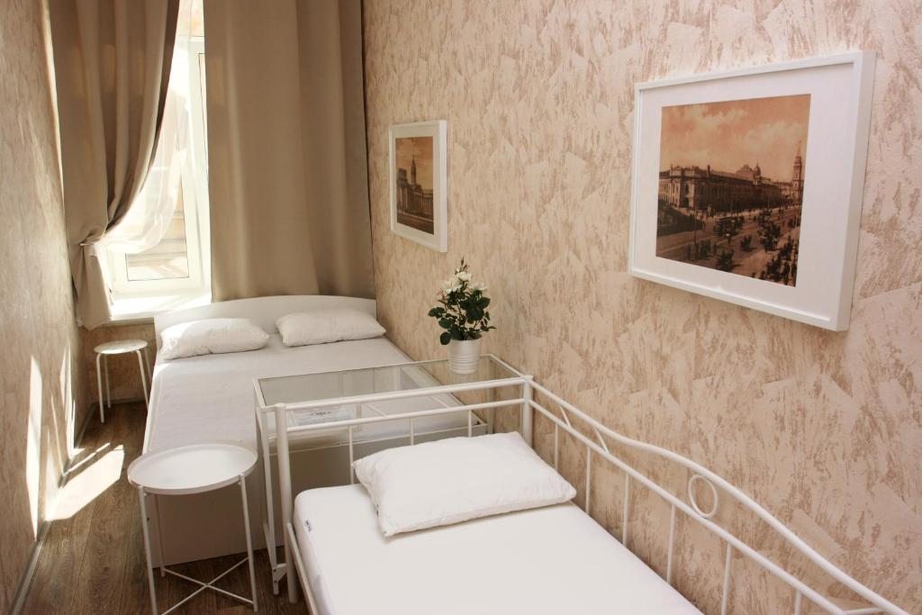 Трехместный (Трехместный номер с общей ванной комнатой) гостевого дома Невский 13, Санкт-Петербург