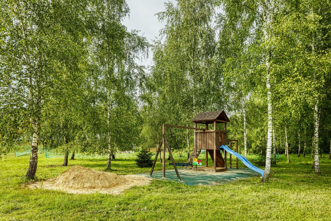 Детская площадка, Дом на Лесной Опушке