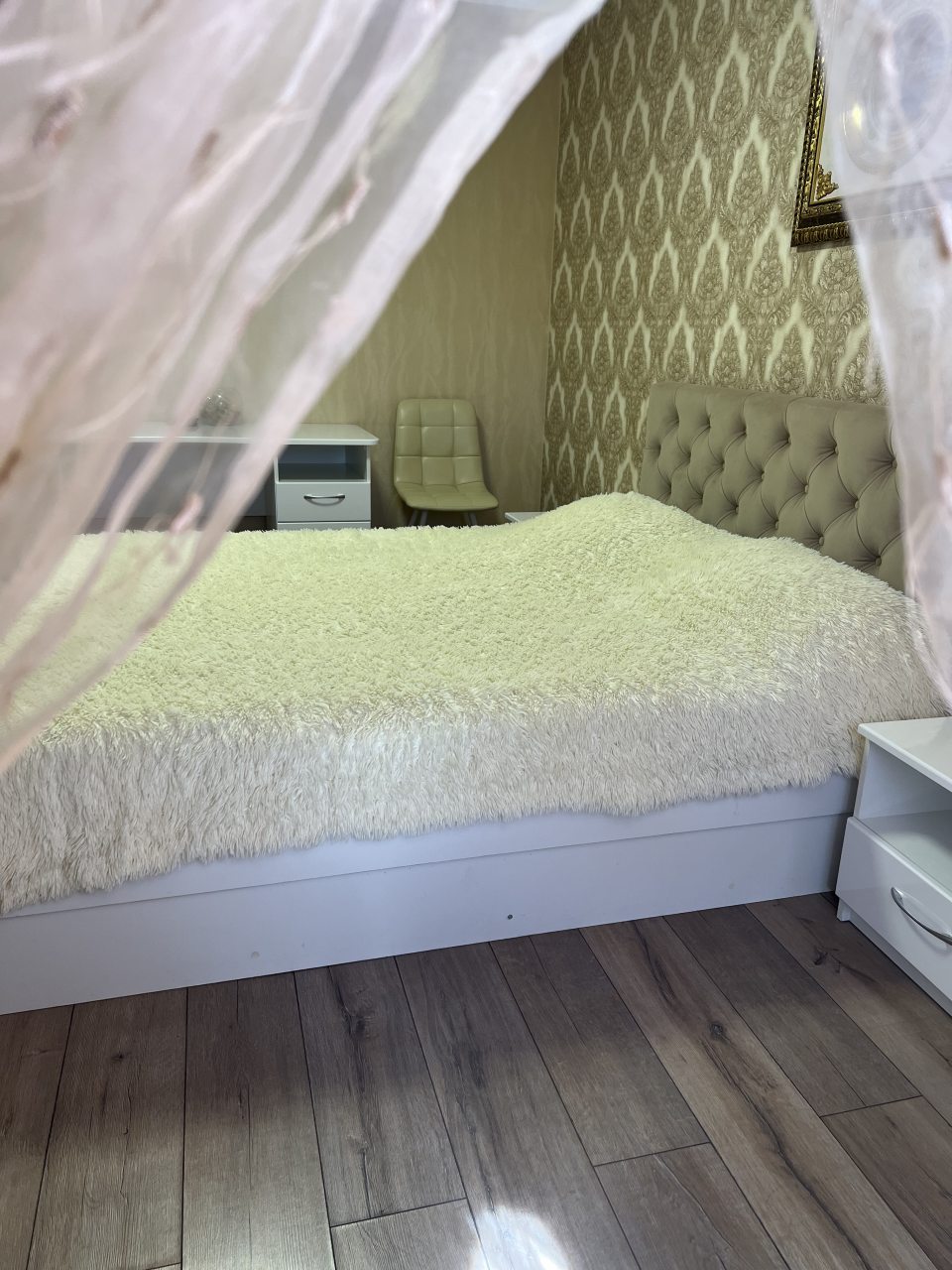 В номере холодильник, телевизор,полноценная  уборная с душем