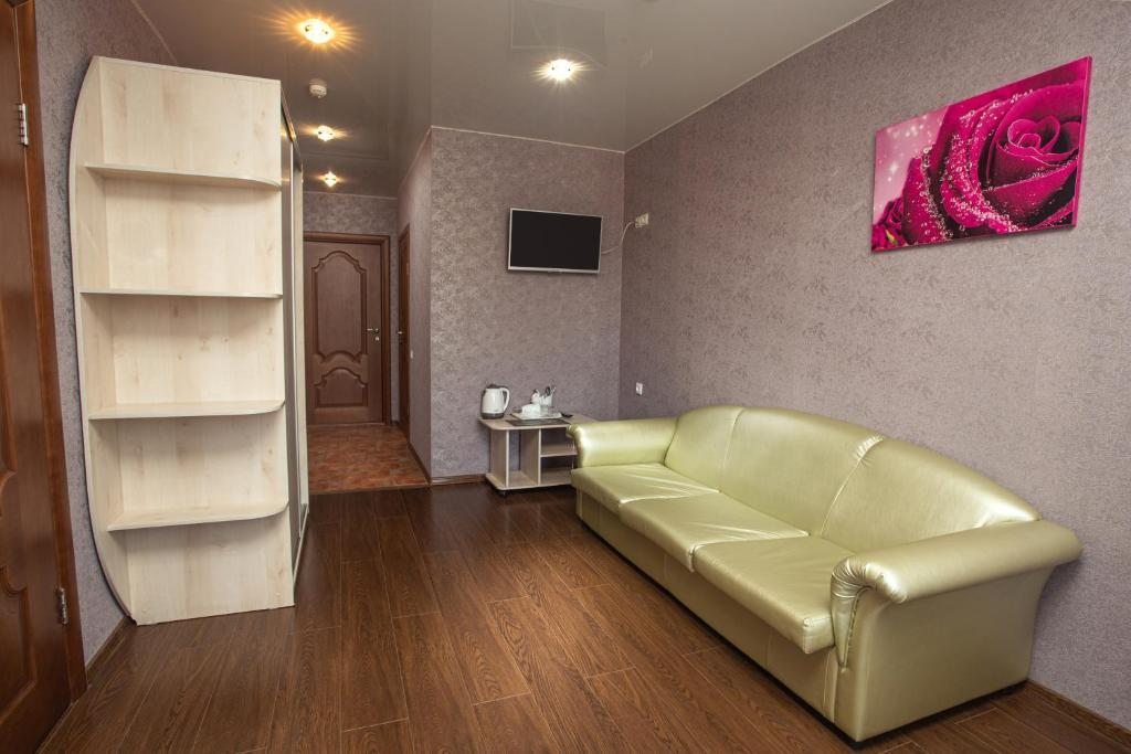 Двухместный (2-х комнатный номер с 1 кроватью (люкс), Гостиница Изумруд