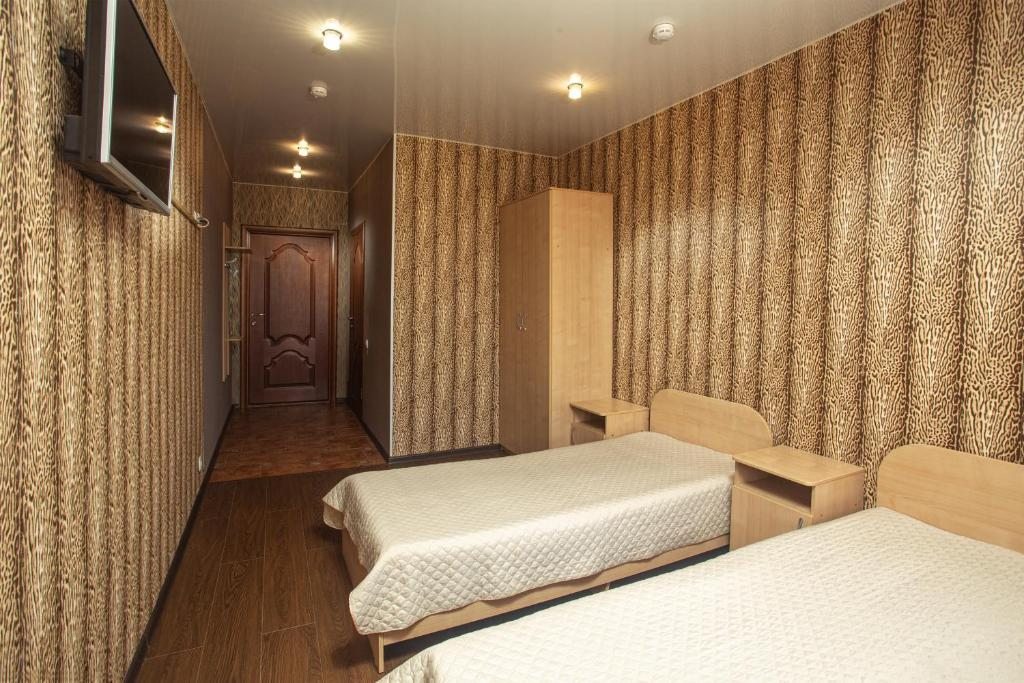 Двухместный (Бюджетный номер с 1 кроватью) гостиницы Изумруд, Кемерово