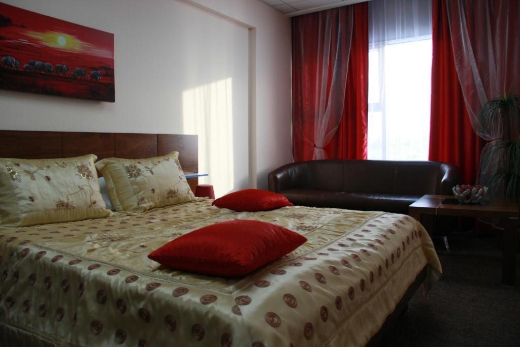 Двухместный (Улучшенный двухместный номер с 1 кроватью) отеля СпортОтель, Кемерово