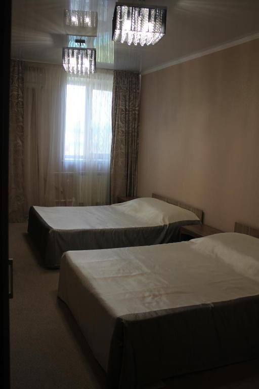 Двухместный (Двухместный номер с 2 двуспальными кроватями) мини-гостиницы На Автозаводском проспекте, Набережные Челны