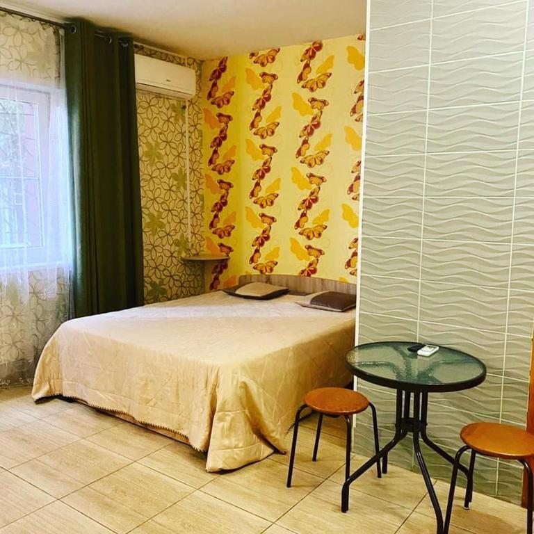 Двухместный (Двухместный номер с двуспальной кроватью и дополнительной кроватью) гостевого дома Пирогова, Волгоград