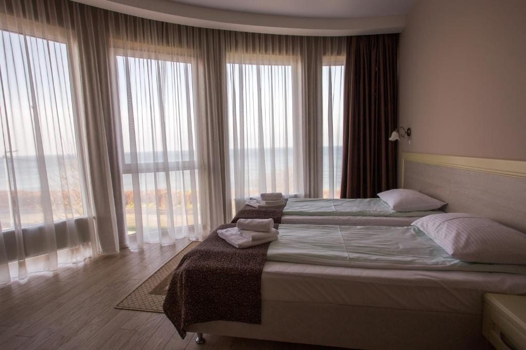 Двухместный (Двухместный номер Делюкс с 1 кроватью или 2 отдельными кроватями и видом на море) отеля Золотая Миля, Зеленоградск